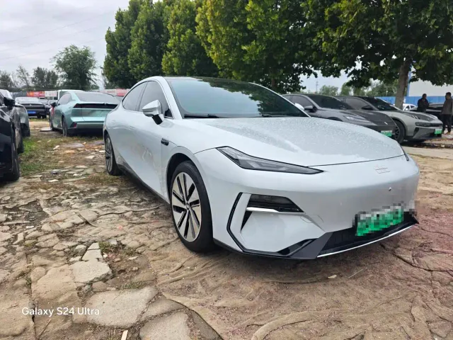 Geely Galaxy E8 — Фото автомобиля 4