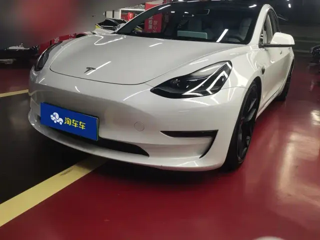 Фотография автомобиля — Tesla Model 3