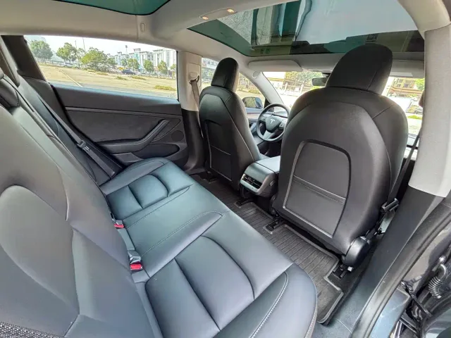 Tesla Model 3 — Фото автомобиля 16