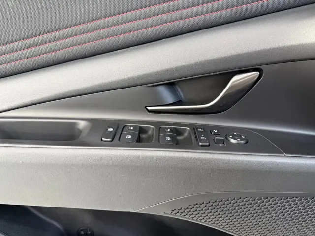 Hyundai Elantra — Фото автомобиля 11