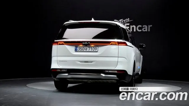 Kia Canival — Фото автомобиля 4
