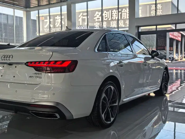 Audi A4L — Фото автомобиля 6