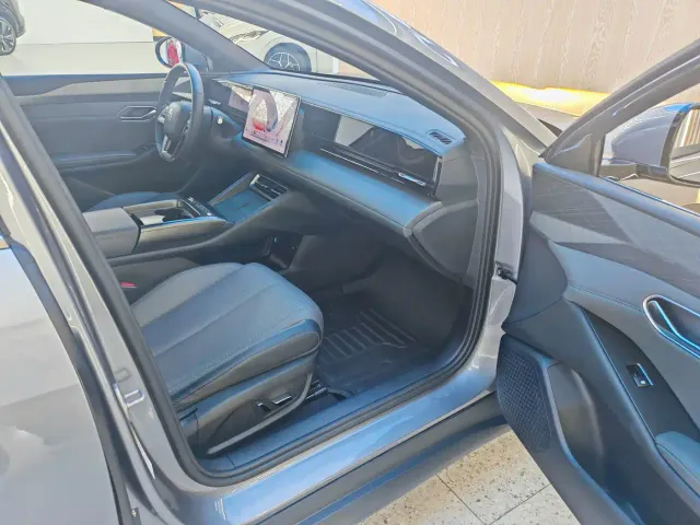 BYD Qin L — Фото автомобиля 13