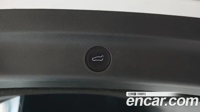 Tesla Model Y — Фото автомобиля 20