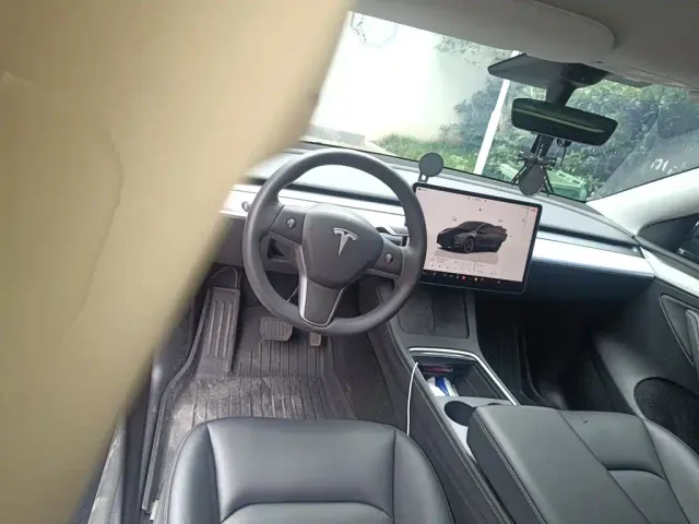 Tesla Model Y — Фото автомобиля 11