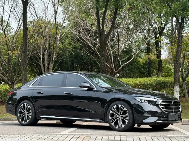 Mercedes-Benz E-Class — Фото автомобиля 3