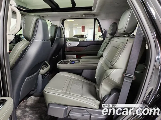 Lincoln Navigator — Фото автомобиля 11