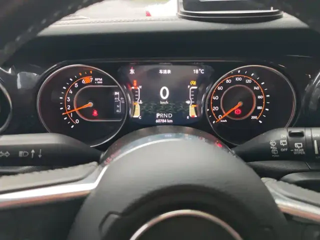 Jeep Wrangler — Фото автомобиля 14