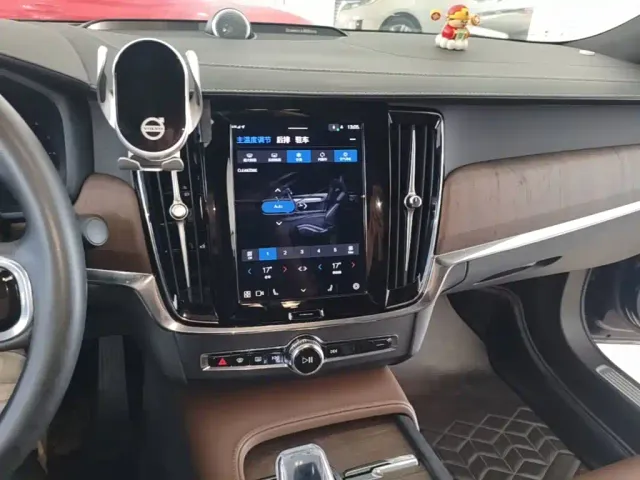 Volvo S90 — Фото автомобиля 12
