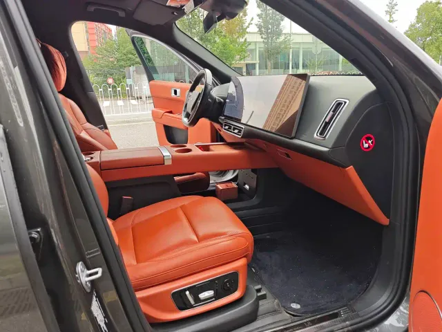 Li Auto L8 — Фото автомобиля 8