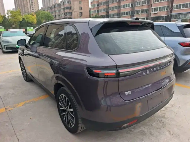 Leapmotor B10 — Фото автомобиля 4