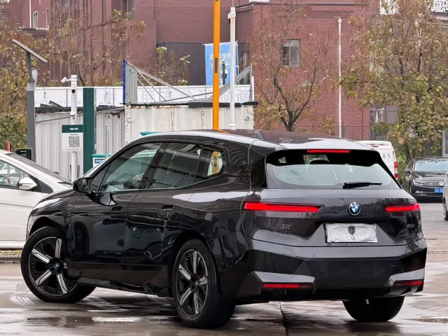 BMW iX — Фото автомобиля 5