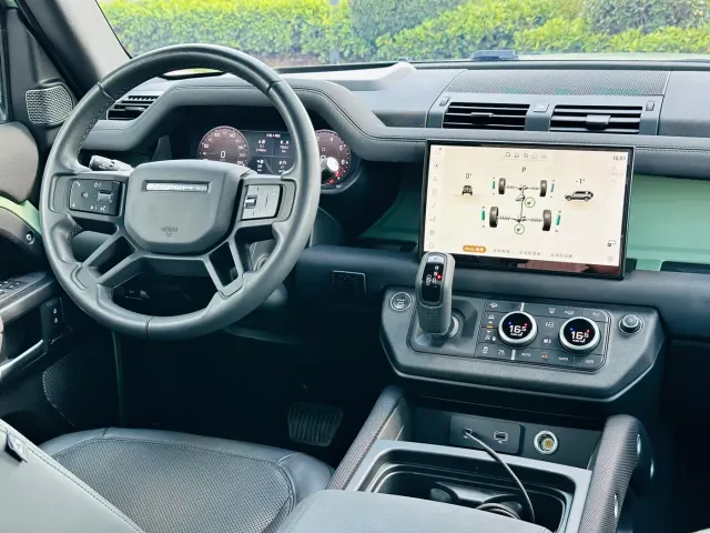 Land Rover Defender — Фото автомобиля 5