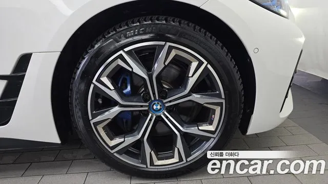 BMW i4 — Фото автомобиля 21