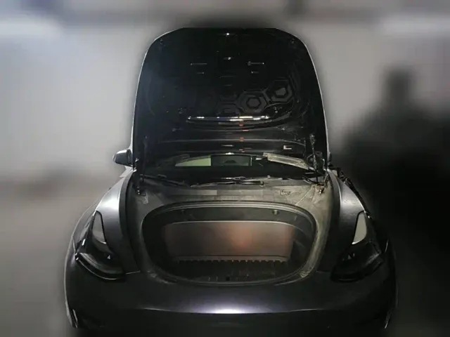 Tesla Model 3 — Фото автомобиля 3