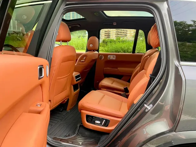 Li Auto L8 — Фото автомобиля 10