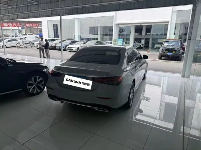 Mercedes-Benz E-Class — Фото автомобиля 11