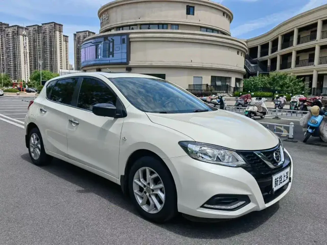 Nissan Tiida — Фото автомобиля 3