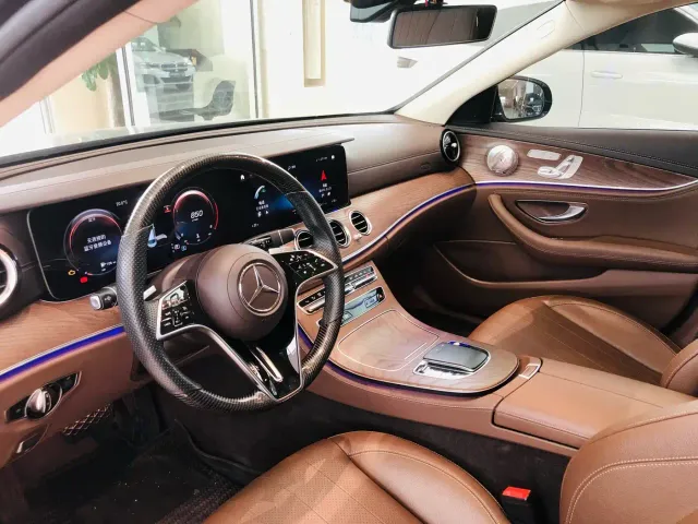 Mercedes-Benz E-Class — Фото автомобиля 5
