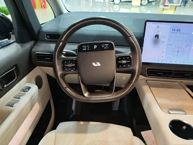 Li Auto MEGA — Фото автомобиля 10