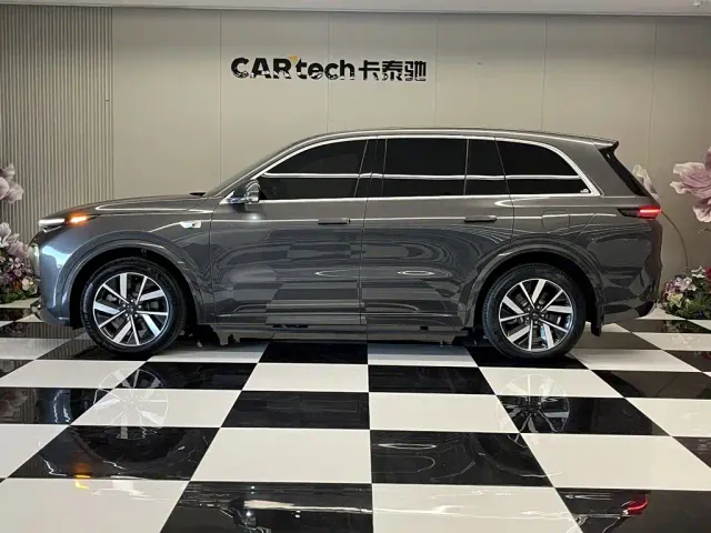 Li Auto L8 — Фото автомобиля 8