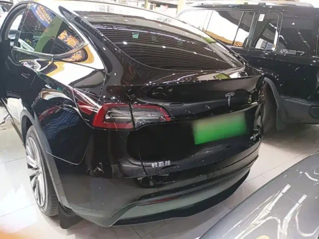 Tesla Model Y — Фото автомобиля 5