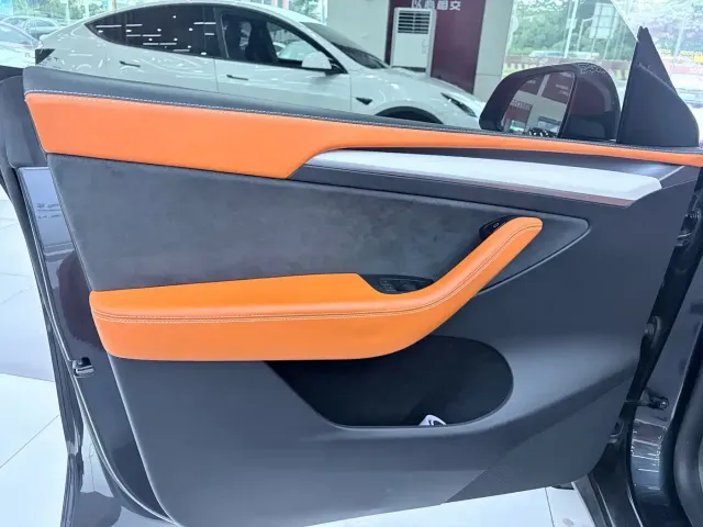 Tesla Model Y — Фото автомобиля 11