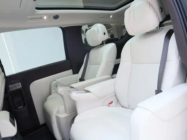 Li Auto MEGA — Фото автомобиля 9