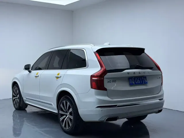Volvo XC90 — Фото автомобиля 8