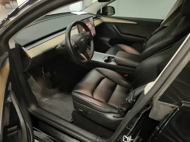 Tesla Model Y — Фото автомобиля 14