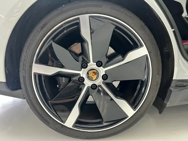 Porsche Taycan 2022 Taycan — Фото автомобиля 8