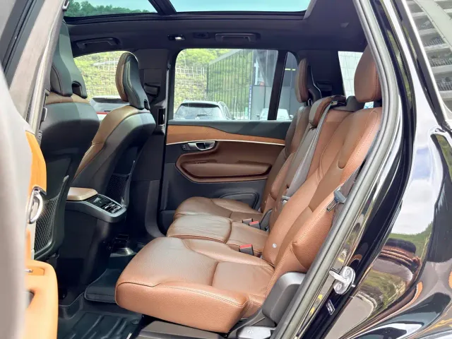 Volvo XC90 — Фото автомобиля 9