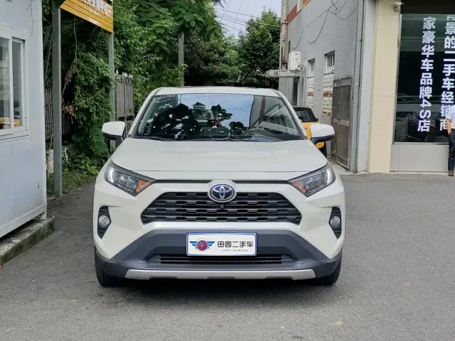 Toyota RAV4 — Фото автомобиля 2