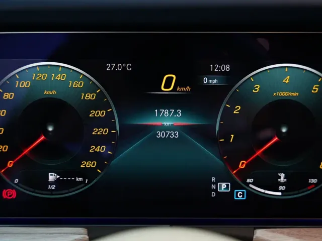 Mercedes-Benz E-Class — Фото автомобиля 14
