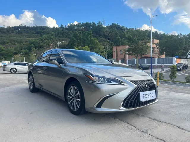 Lexus ES — Фото автомобиля 3