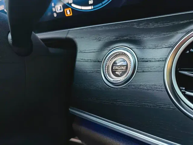 Mercedes-Benz E-Class — Фото автомобиля 27