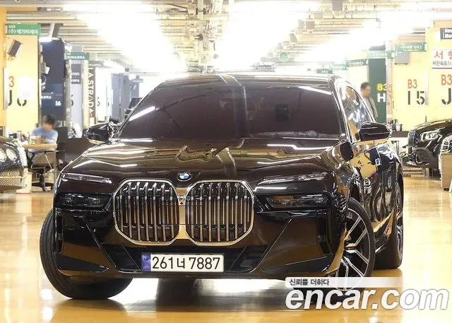 BMW 7-Series — Фото автомобиля 3