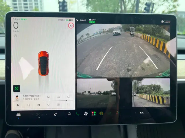 Tesla Model Y — Фото автомобиля 16