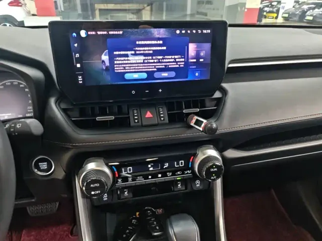 Toyota RAV4 — Фото автомобиля 12