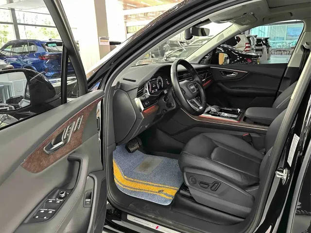 Audi Q7 — Фото автомобиля 8