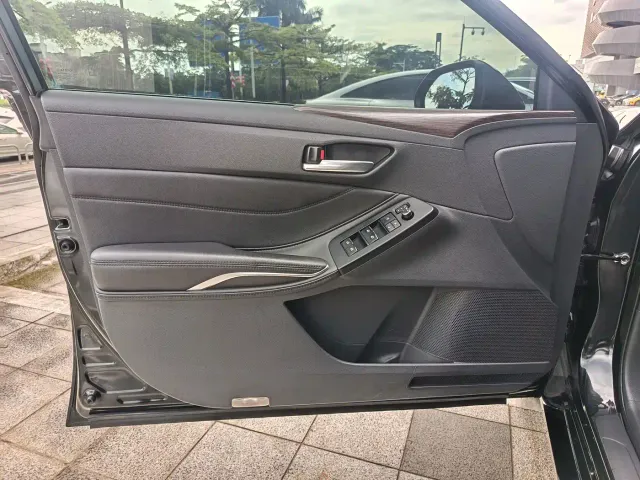 Toyota Avalon — Фото автомобиля 12
