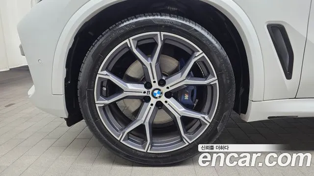 BMW X5 xDrive 40i M Sport — Фото автомобиля 5