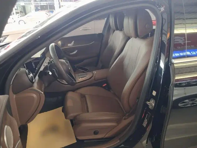 Mercedes-Benz E-Class — Фото автомобиля 14