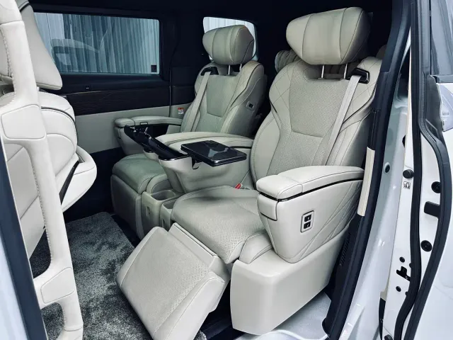 Toyota Alphard — Фото автомобиля 9