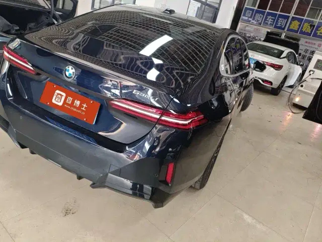 BMW 5 Series — Фото автомобиля 2