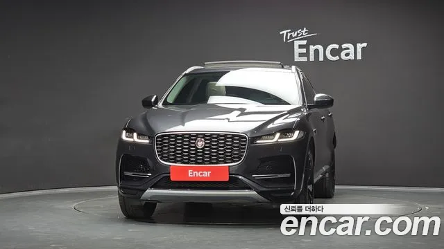 Jaguar F-Pace — Фото автомобиля 3