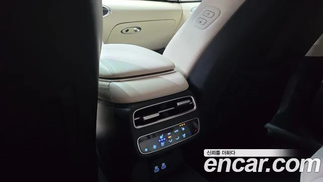 Genesis GV70 — Фото автомобиля 30