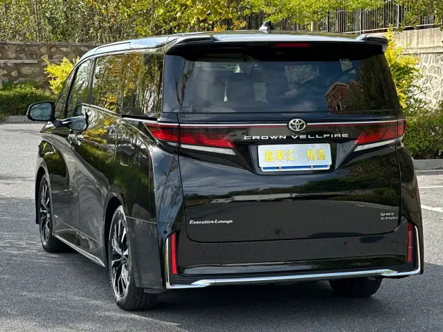 Toyota Vellfire — Фото автомобиля 4