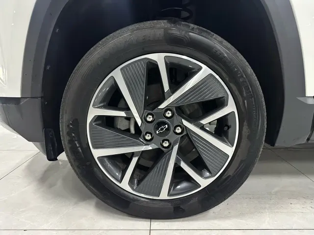 Chevrolet Equinox Plus — Фото автомобиля 24