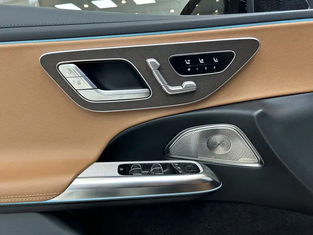 Mercedes-Benz E-Class — Фото автомобиля 8